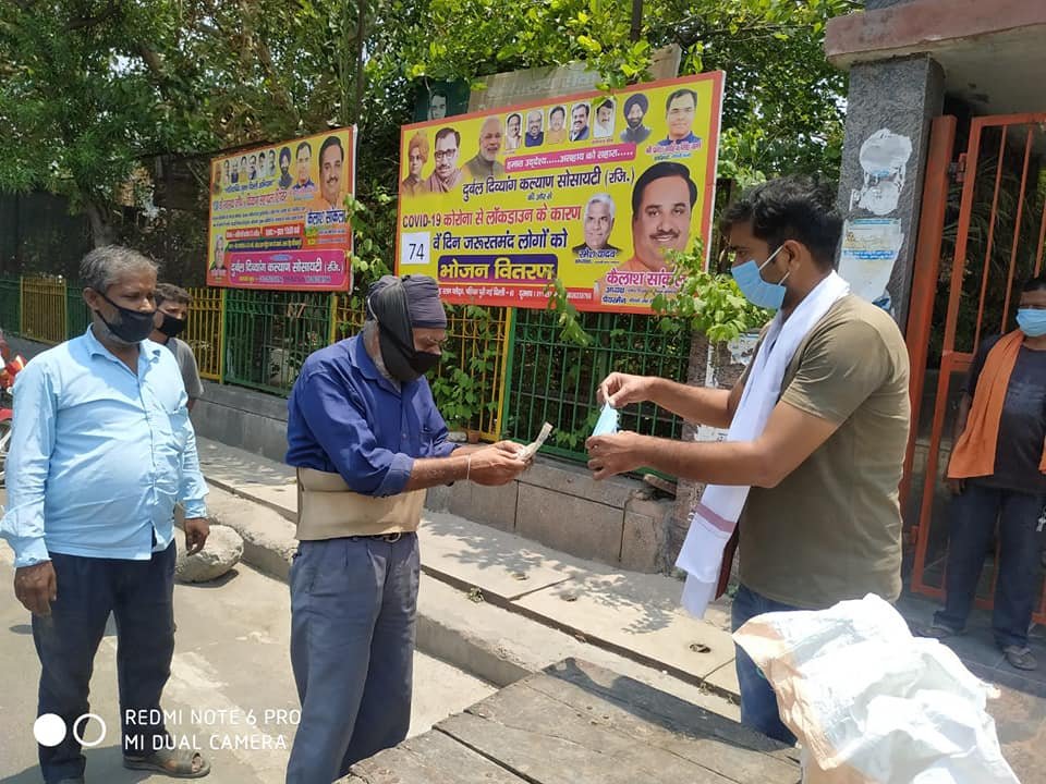 yashasvi pradhanmantri shri narendra modi ji dwara bataye gaye ayurvedik kadha or mask vitran