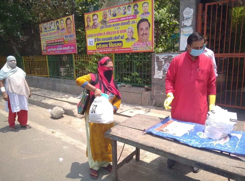 yashasvi pradhanmantri shri narendra modi ji dwara bataye gaye ayurvedik kadha or mask vitran