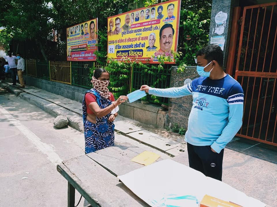 yashasvi pradhanmantri shri narendra modi ji dwara bataye gaye ayurvedik kadha or mask vitran