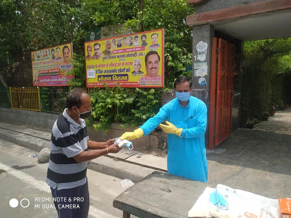 yashasvi pradhanmantri shri narendra modi ji dwara bataye gaye ayurvedik kadha or mask vitran