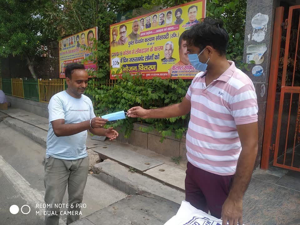 yashasvi pradhanmantri shri narendra modi ji dwara bataye gaye ayurvedik kadha or mask vitran