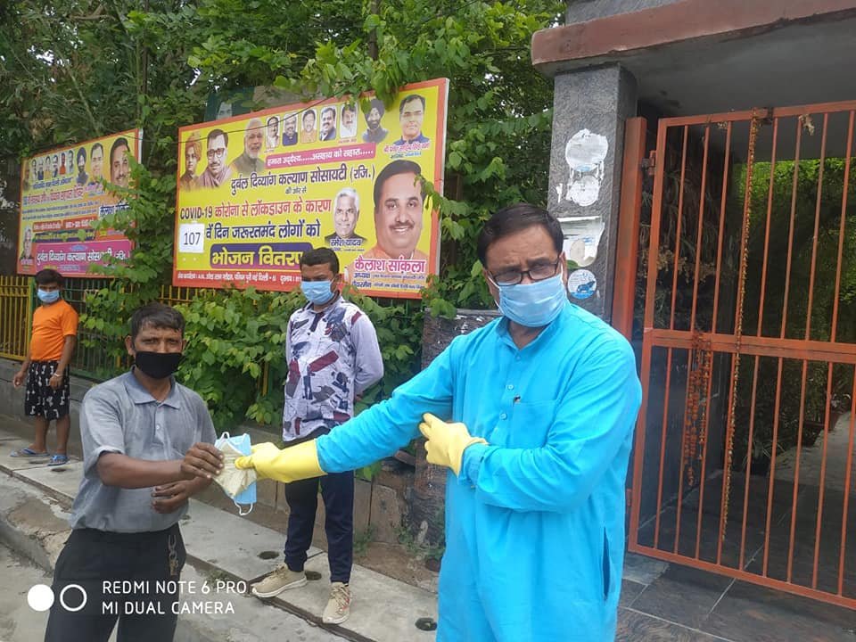 yashasvi pradhanmantri shri narendra modi ji dwara bataye gaye ayurvedik kadha or mask vitran