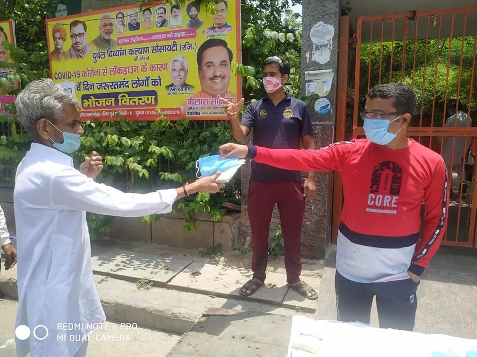 yashasvi pradhanmantri shri narendra modi ji dwara bataye gaye ayurvedik kadha or mask vitran