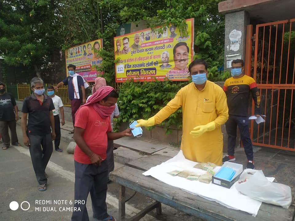 yashasvi pradhanmantri shri narendra modi ji dwara bataye gaye ayurvedik kadha or mask vitran
