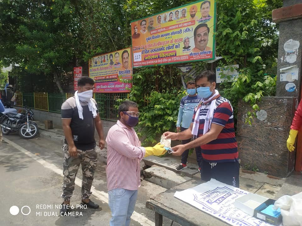 yashasvi pradhanmantri shri narendra modi ji dwara bataye gaye ayurvedik kadha or mask vitran