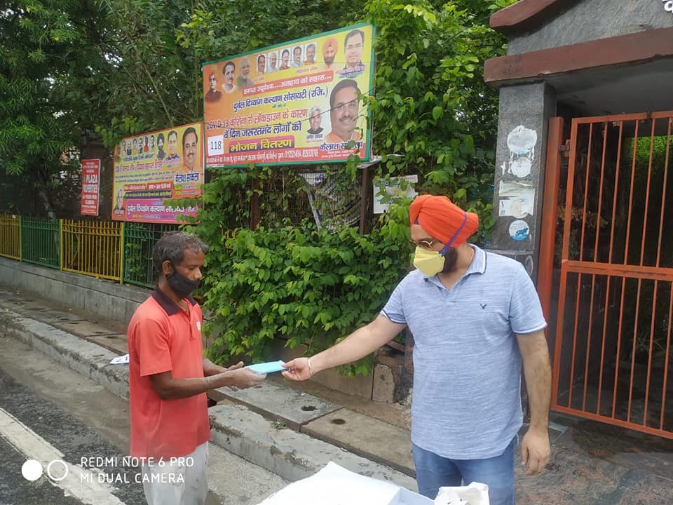yashasvi pradhanmantri shri narendra modi ji dwara bataye gaye ayurvedik kadha or mask vitran