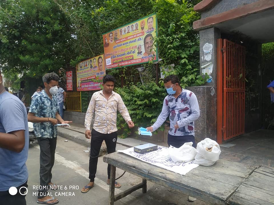 yashasvi pradhanmantri shri narendra modi ji dwara bataye gaye ayurvedik kadha or mask vitran