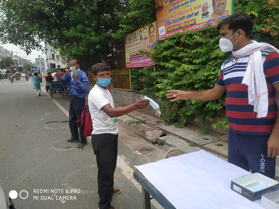 yashasvi pradhanmantri shri narendra modi ji dwara bataye gaye ayurvedik kadha or mask vitran