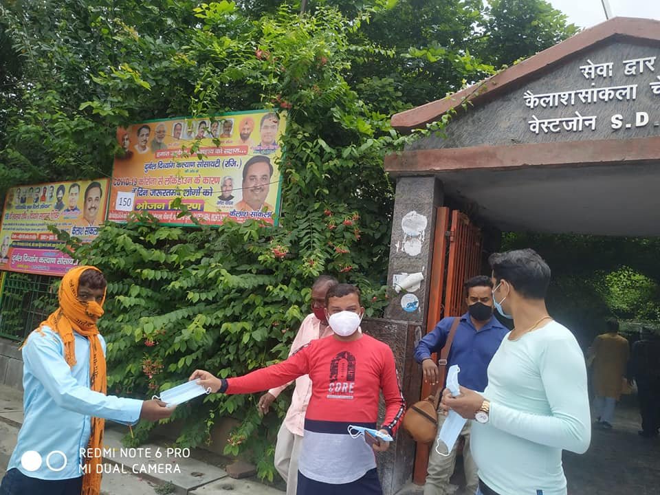 yashasvi pradhanmantri shri narendra modi ji dwara bataye gaye ayurvedik kadha or mask vitran