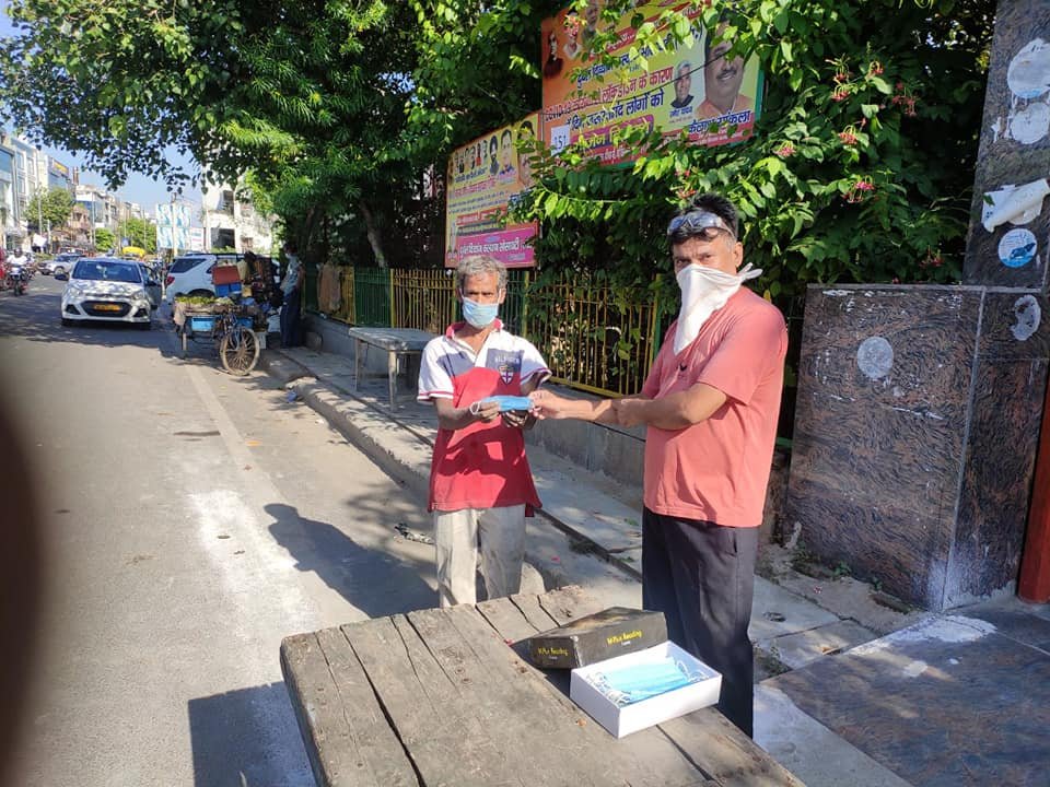 yashasvi pradhanmantri shri narendra modi ji dwara bataye gaye ayurvedik kadha or mask vitran