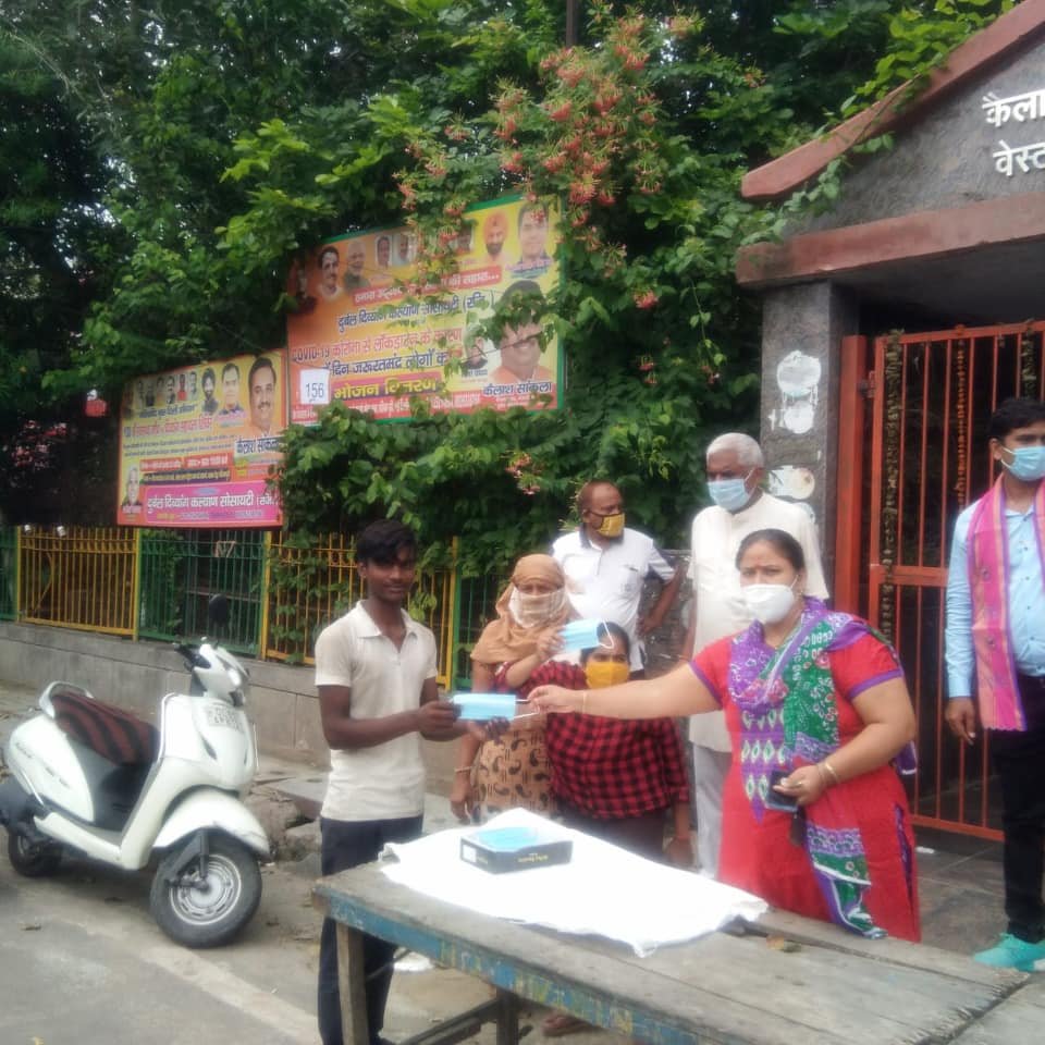 yashasvi pradhanmantri shri narendra modi ji dwara bataye gaye ayurvedik kadha or mask vitran