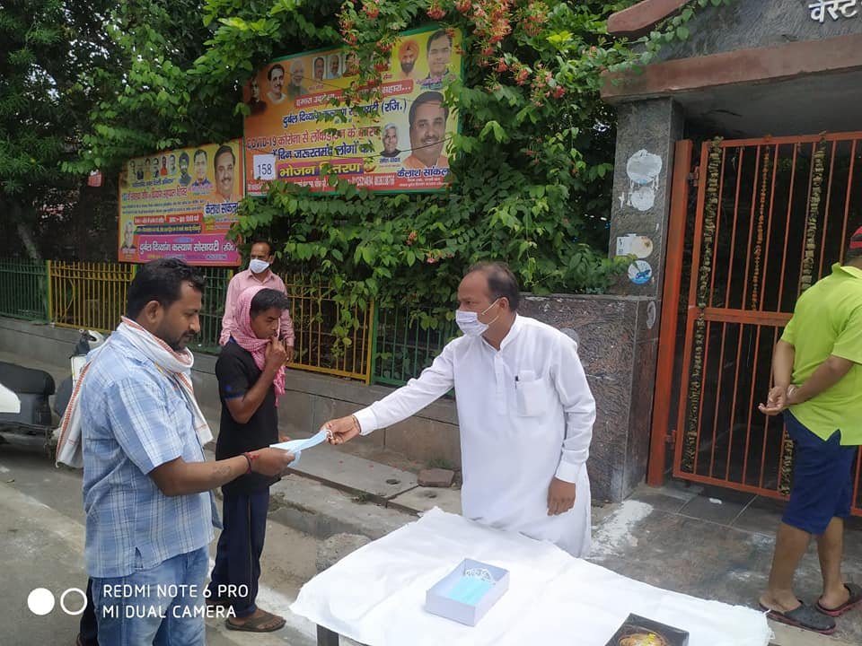 yashasvi pradhanmantri shri narendra modi ji dwara bataye gaye ayurvedik kadha or mask vitran