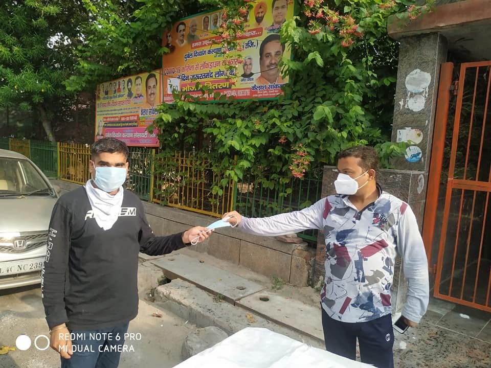 yashasvi pradhanmantri shri narendra modi ji dwara bataye gaye ayurvedik kadha or mask vitran