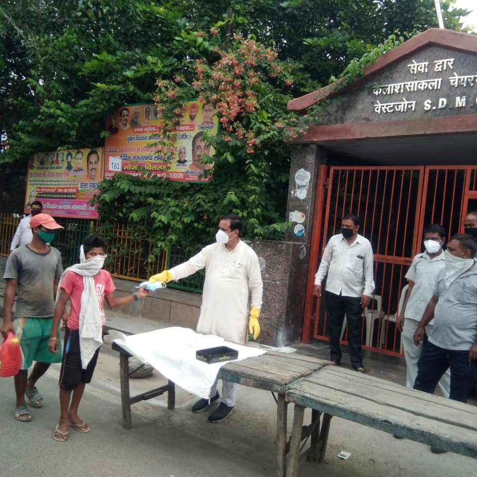 yashasvi pradhanmantri shri narendra modi ji dwara bataye gaye ayurvedik kadha or mask vitran