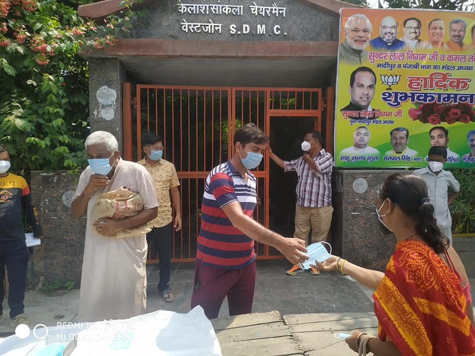 yashasvi pradhanmantri shri narendra modi ji dwara bataye gaye ayurvedik kadha or mask vitran