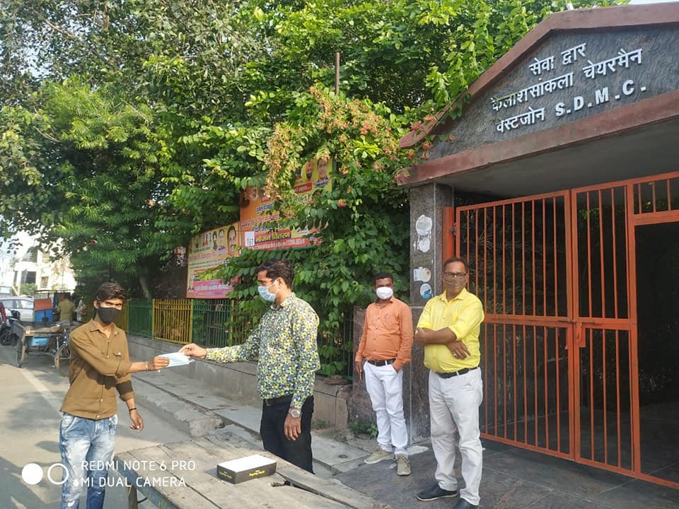 yashasvi pradhanmantri shri narendra modi ji dwara bataye gaye ayurvedik kadha or mask vitran