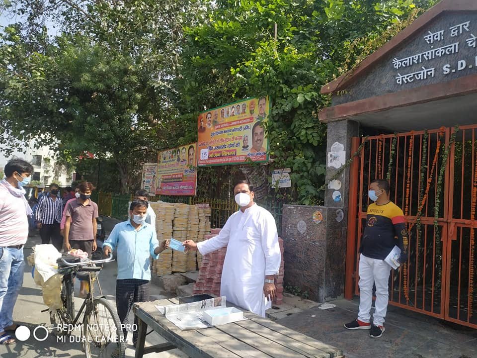 yashasvi pradhanmantri shri narendra modi ji dwara bataye gaye ayurvedik kadha or mask vitran