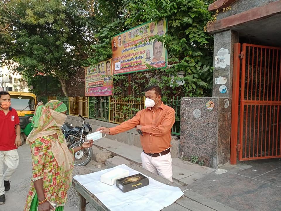 yashasvi pradhanmantri shri narendra modi ji dwara bataye gaye ayurvedik kadha or mask vitran