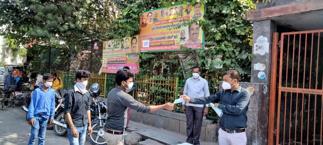 yashasvi pradhanmantri shri narendra modi ji dwara bataye gaye ayurvedik kadha or mask vitran