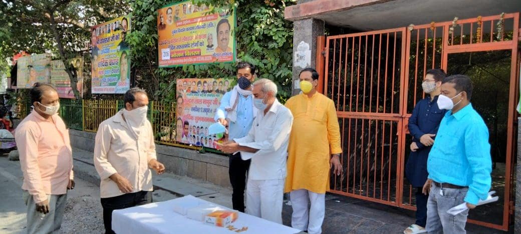 yashasvi pradhanmantri shri narendra modi ji dwara bataye gaye ayurvedik kadha or mask vitran