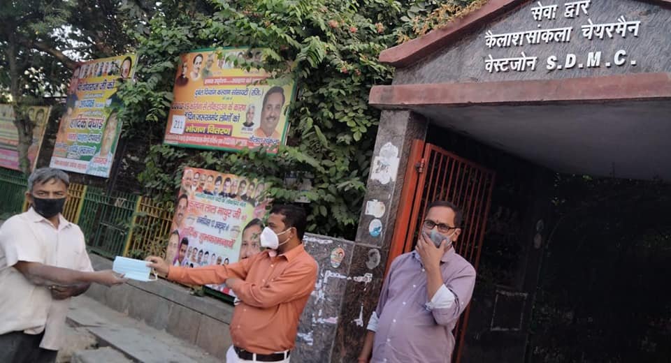 yashasvi pradhanmantri shri narendra modi ji dwara bataye gaye ayurvedik kadha or mask vitran