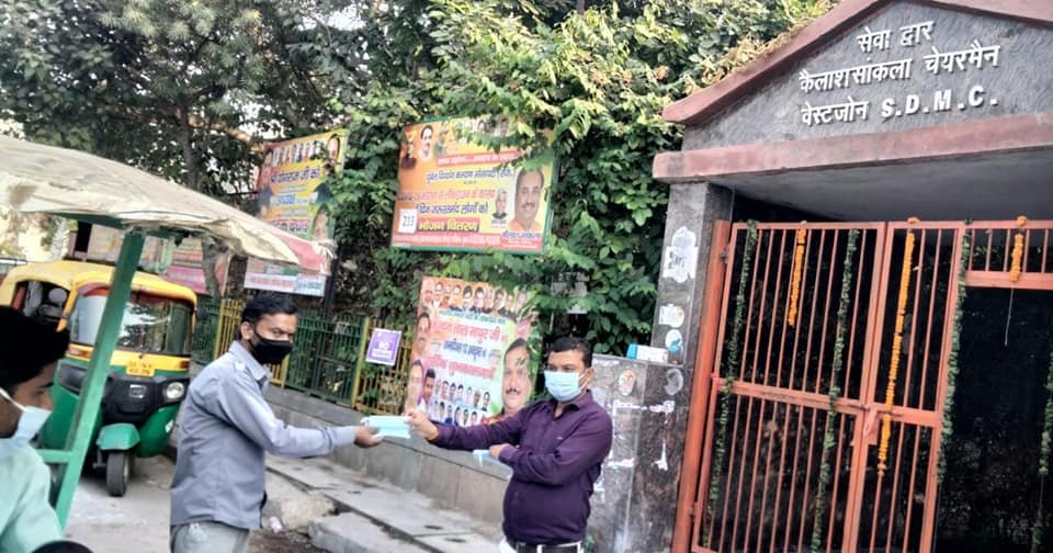 yashasvi pradhanmantri shri narendra modi ji dwara bataye gaye ayurvedik kadha or mask vitran