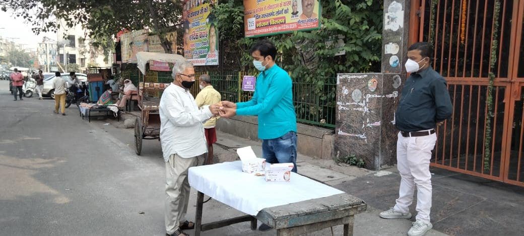 yashasvi pradhanmantri shri narendra modi ji dwara bataye gaye ayurvedik kadha or mask vitran