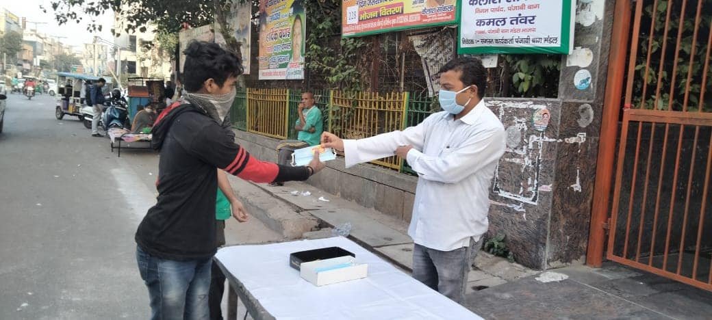 yashasvi pradhanmantri shri narendra modi ji dwara bataye gaye ayurvedik kadha or mask vitran