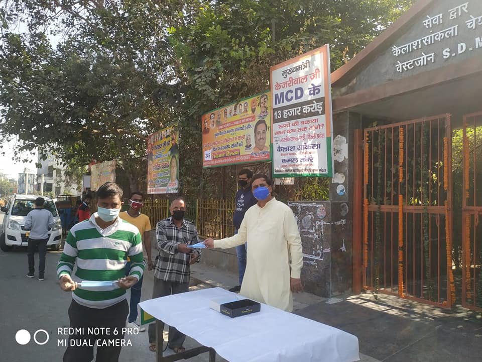 yashasvi pradhanmantri shri narendra modi ji dwara bataye gaye ayurvedik kadha or mask vitran