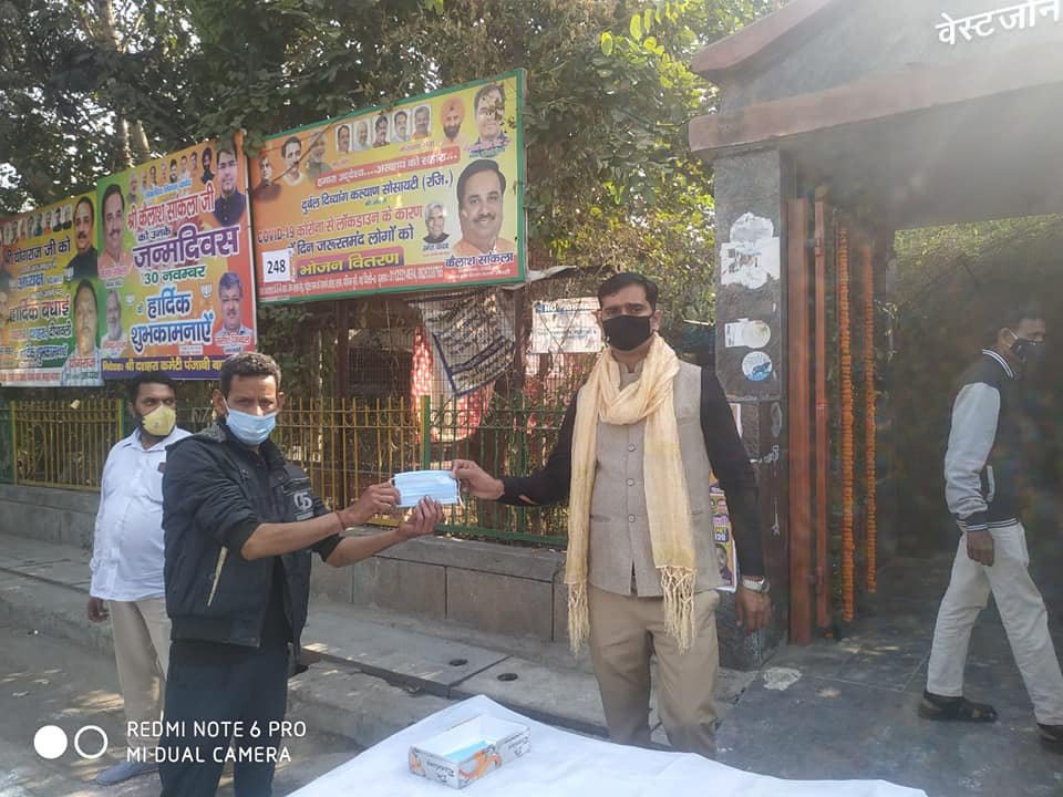 yashasvi pradhanmantri shri narendra modi ji dwara bataye gaye ayurvedik kadha or mask vitran