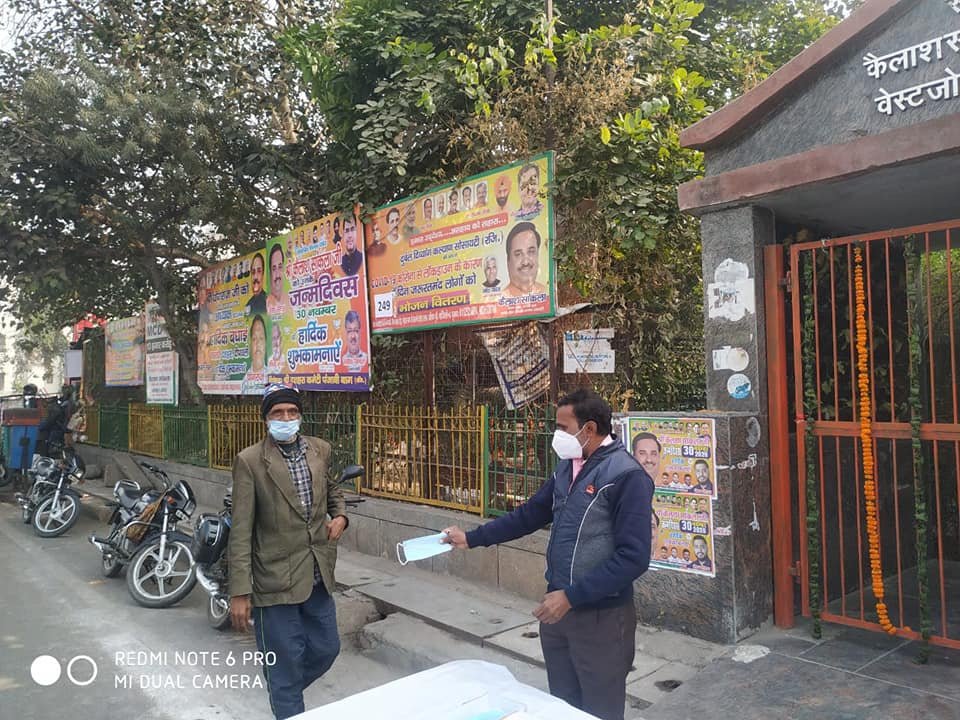 yashasvi pradhanmantri shri narendra modi ji dwara bataye gaye ayurvedik kadha or mask vitran