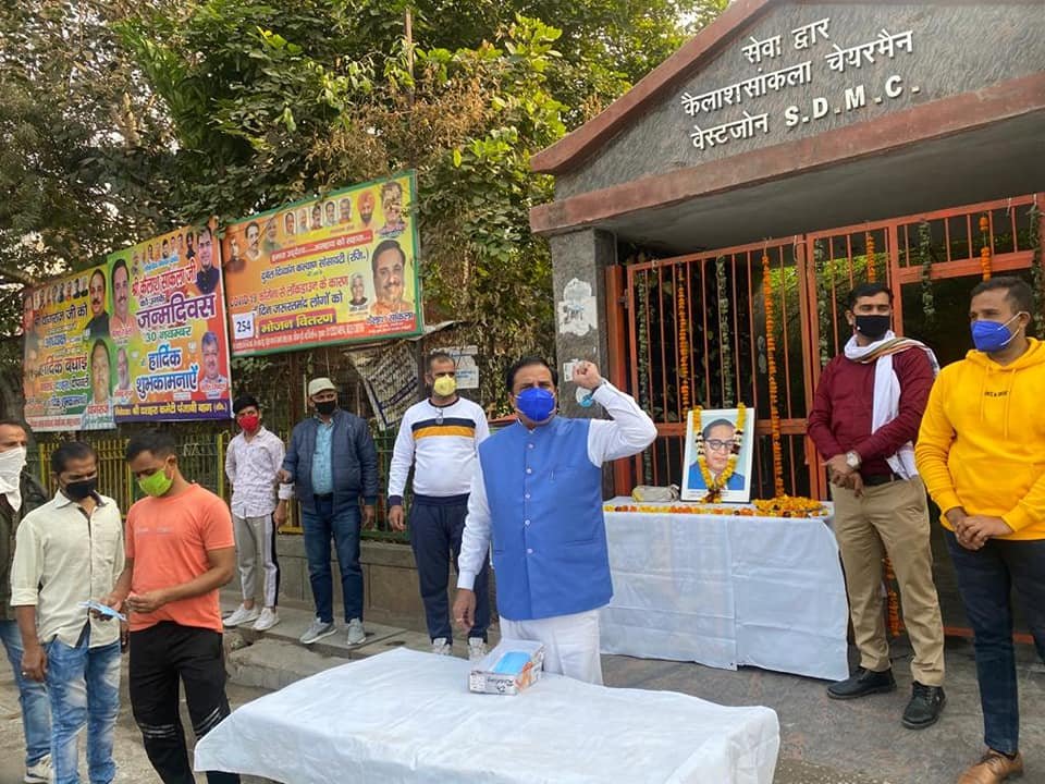 yashasvi pradhanmantri shri narendra modi ji dwara bataye gaye ayurvedik kadha or mask vitran