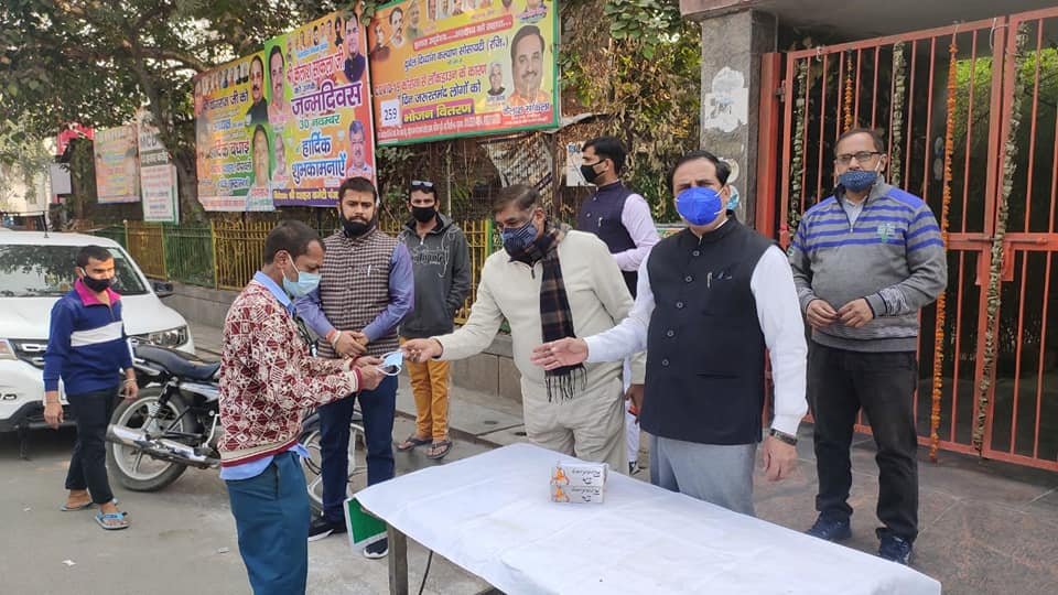 yashasvi pradhanmantri shri narendra modi ji dwara bataye gaye ayurvedik kadha or mask vitran