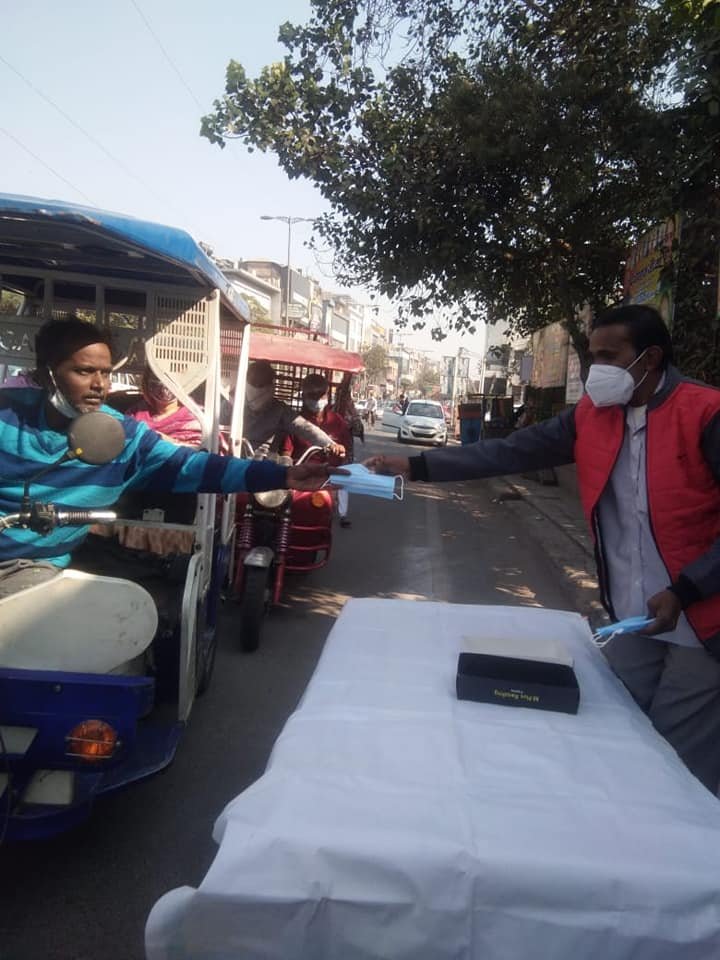 yashasvi pradhanmantri shri narendra modi ji dwara bataye gaye ayurvedik kadha or mask vitran