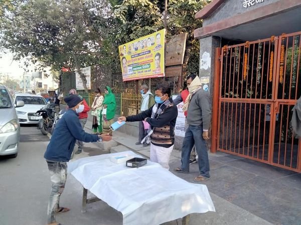 yashasvi pradhanmantri shri narendra modi ji dwara bataye gaye ayurvedik kadha or mask vitran
