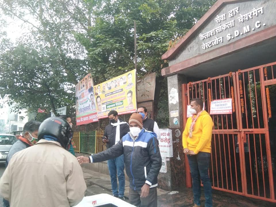 yashasvi pradhanmantri shri narendra modi ji dwara bataye gaye ayurvedik kadha or mask vitran