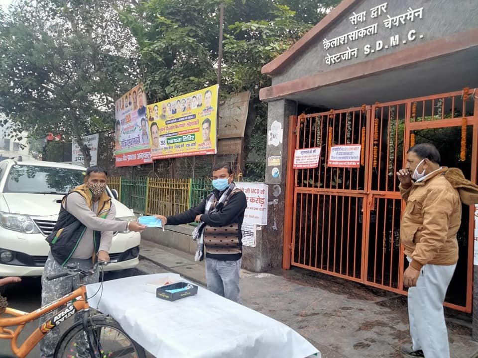 yashasvi pradhanmantri shri narendra modi ji dwara bataye gaye ayurvedik kadha or mask vitran