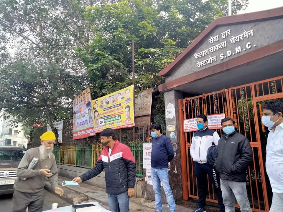 yashasvi pradhanmantri shri narendra modi ji dwara bataye gaye ayurvedik kadha or mask vitran
