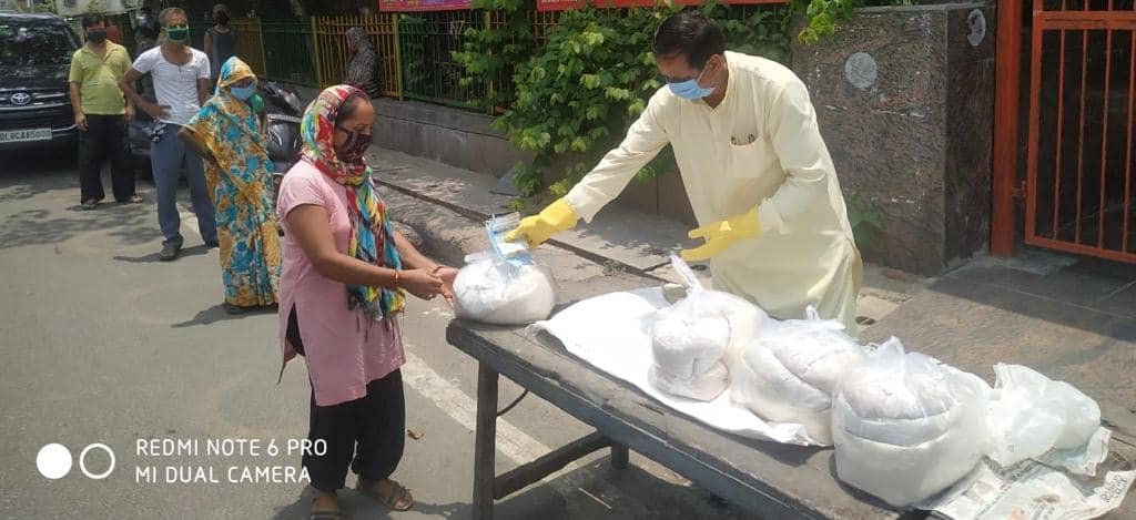 yashasvi pradhanmantri shri narendra modi ji dwara bataye gaye ayurvedik kadha or mask vitran