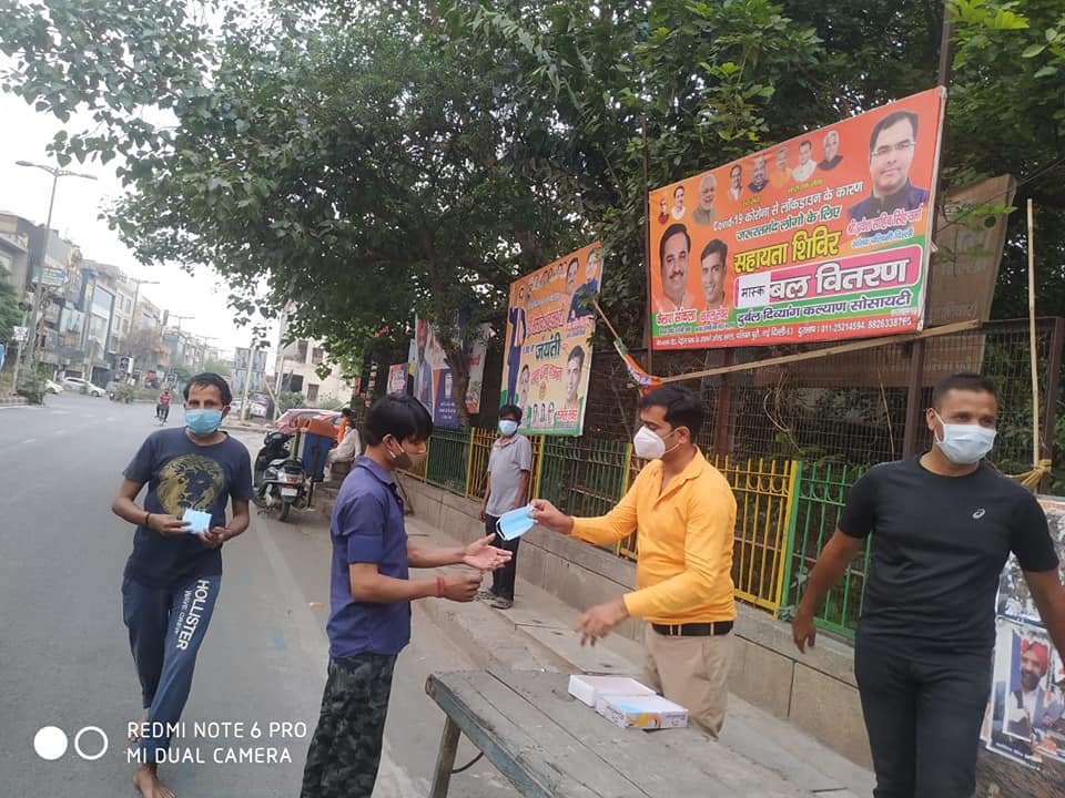 yashasvi pradhanmantri shri narendra modi ji dwara bataye gaye ayurvedik kadha or mask vitran