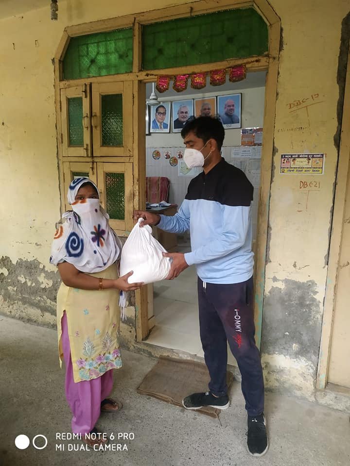 yashasvi pradhanmantri shri narendra modi ji dwara bataye gaye ayurvedik kadha or mask vitran
