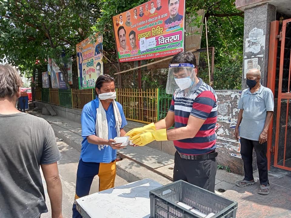 yashasvi pradhanmantri shri narendra modi ji dwara bataye gaye ayurvedik kadha or mask vitran