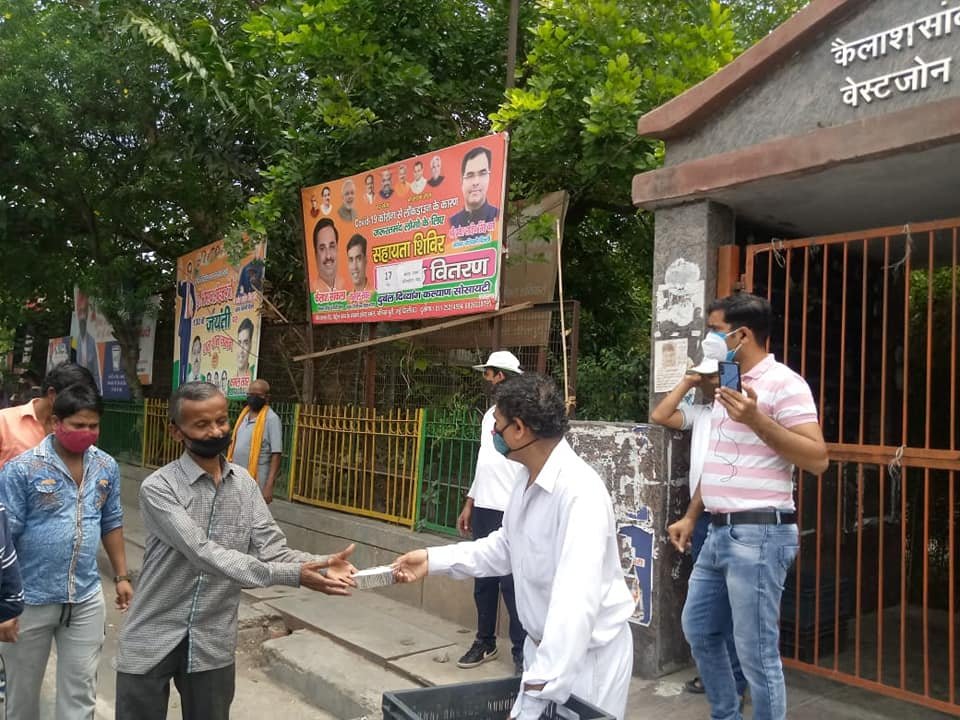 yashasvi pradhanmantri shri narendra modi ji dwara bataye gaye ayurvedik kadha or mask vitran