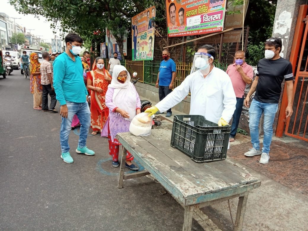yashasvi pradhanmantri shri narendra modi ji dwara bataye gaye ayurvedik kadha or mask vitran