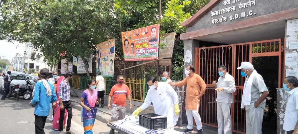 yashasvi pradhanmantri shri narendra modi ji dwara bataye gaye ayurvedik kadha or mask vitran