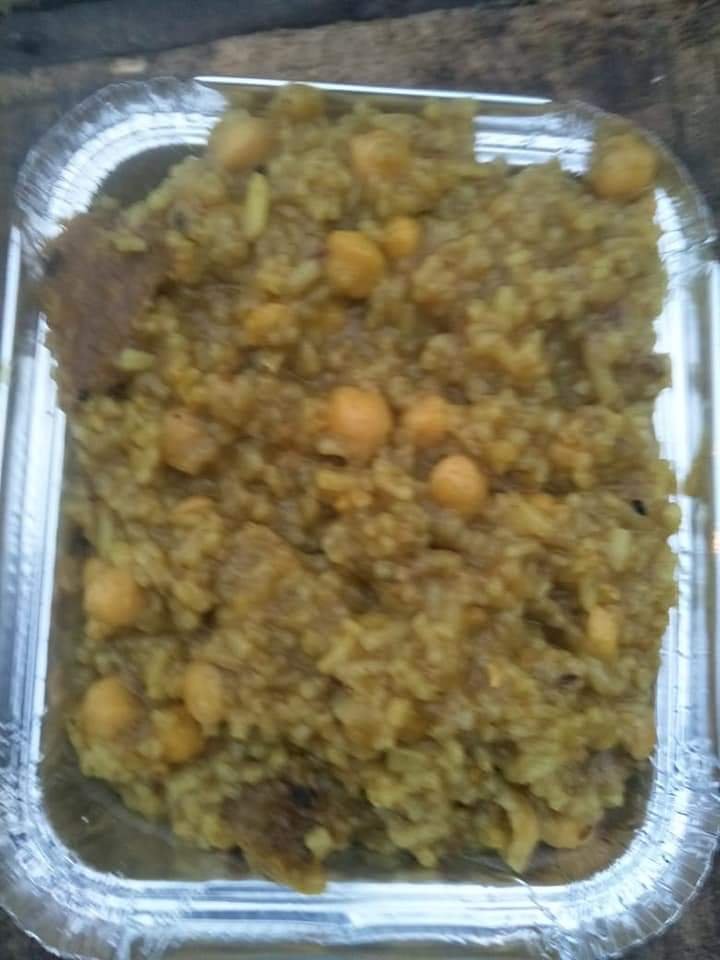 covid-19 corona virus se lock down ke karan society ki or se jaruratmand logon ko bhojan vitran kiya